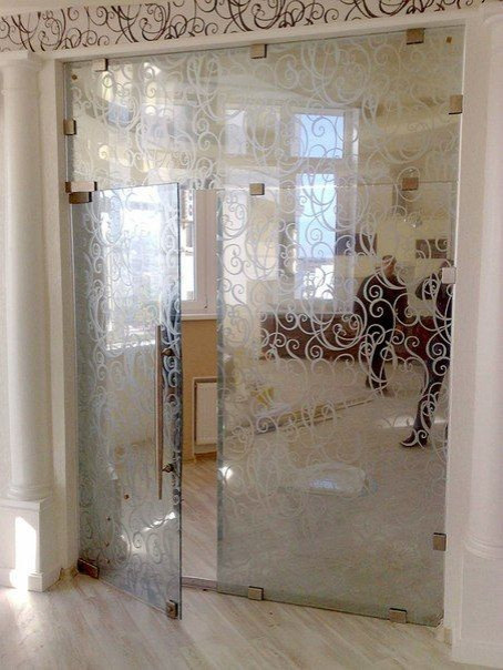 Стеклянные двери и конструкции
