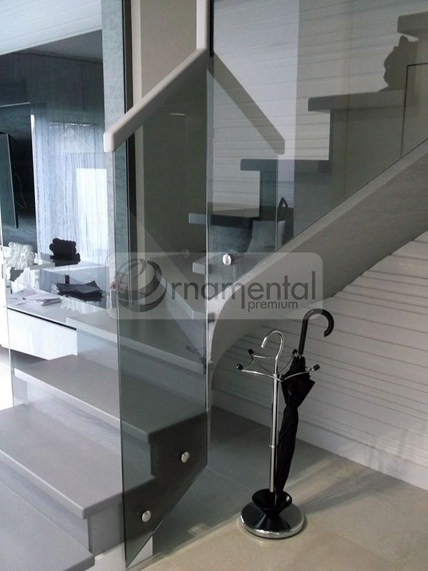 Обложка проекта: Стеклянные перила в частном доме