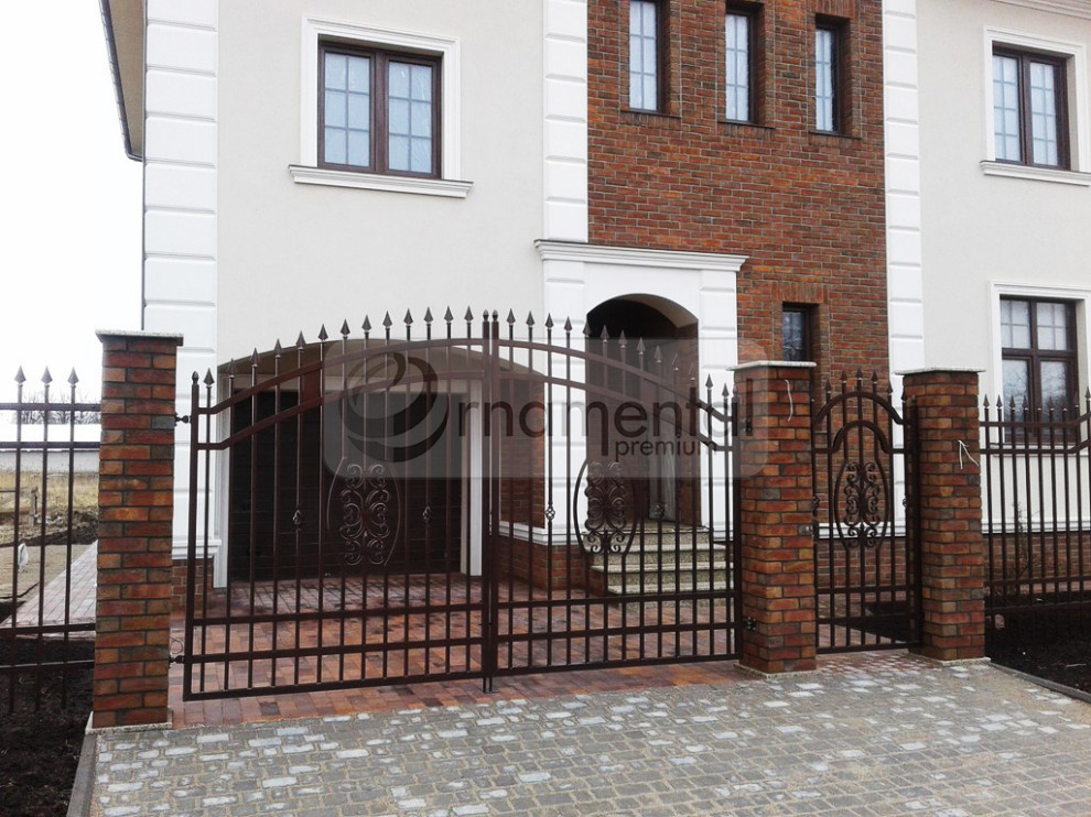 Ограждение в доме у моря