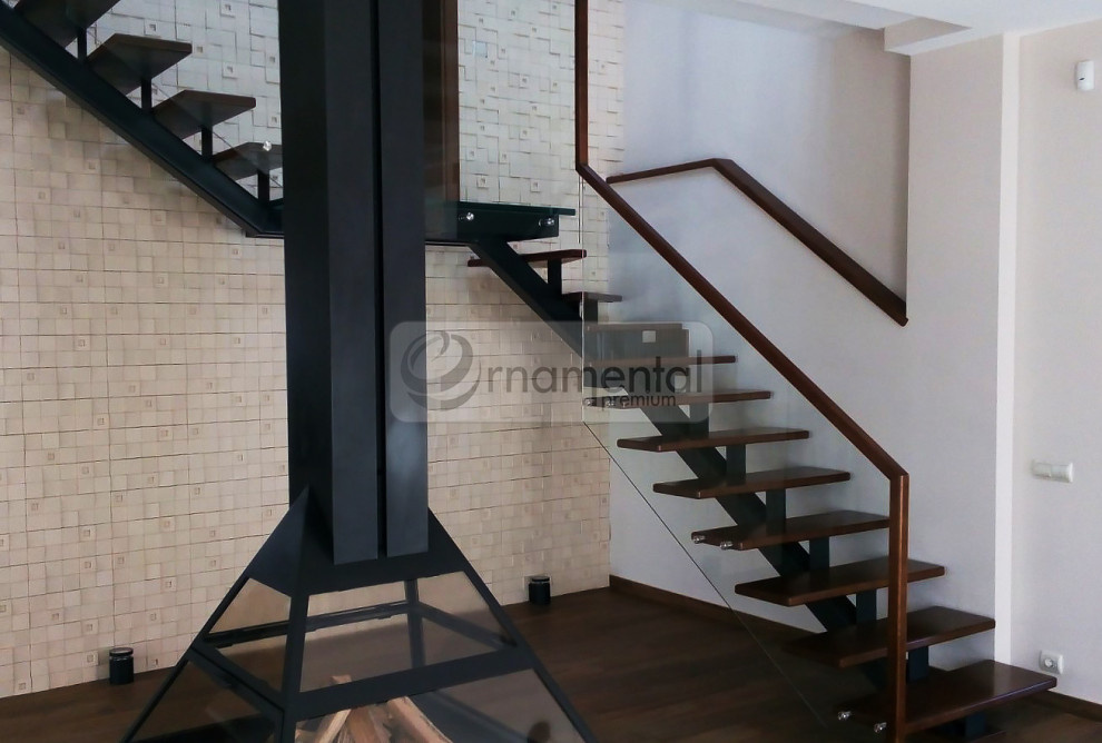 Лестница со стеклянными элементами