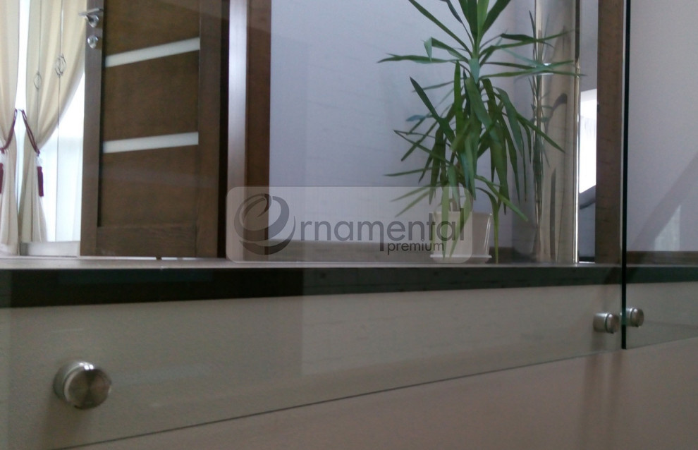 Обложка проекта: Лестница со стеклянными элементами