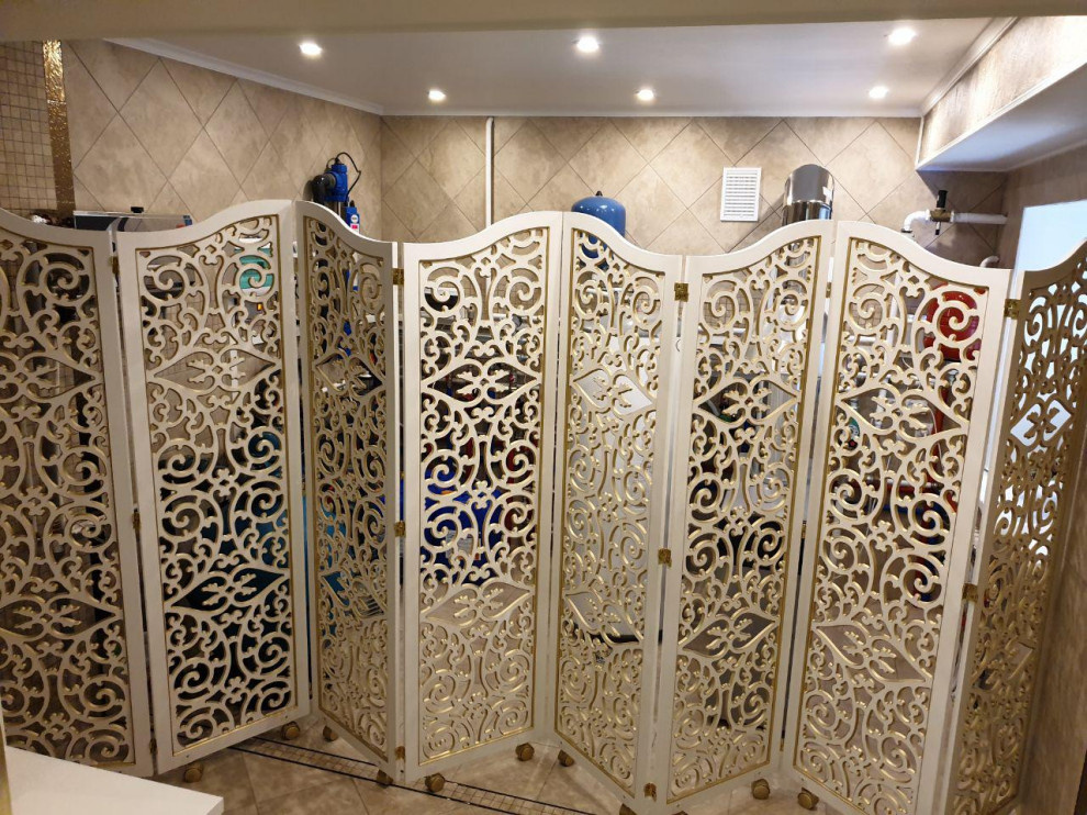 Ажурные ширмы и зеркало для частного дома