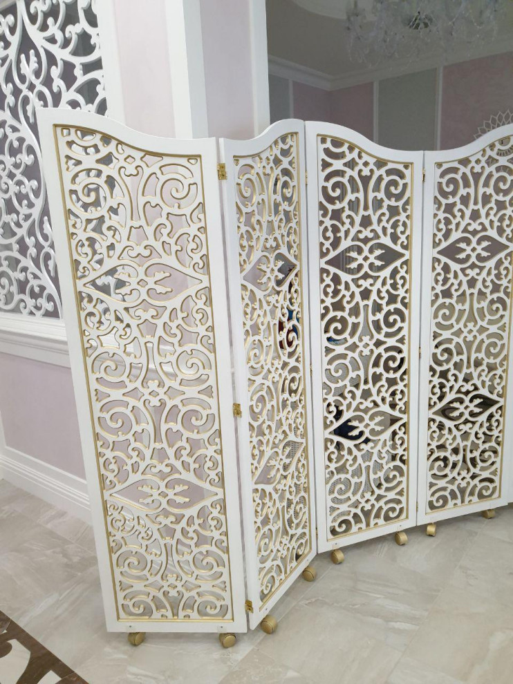 Ажурные ширмы и зеркало для частного дома