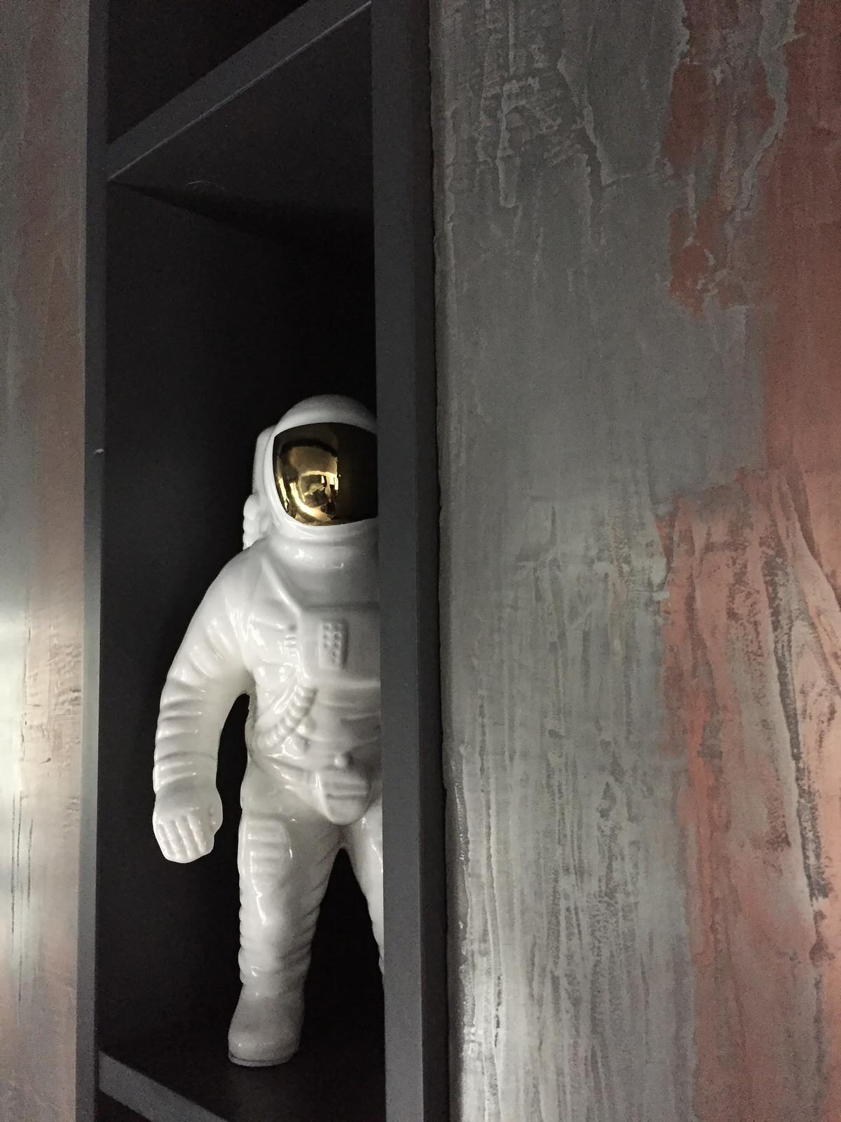 НТВ "АНТИИЗБА – КУХНЯ-ГОСТИНАЯ В ТЕМНЫХ ТОНАХ"