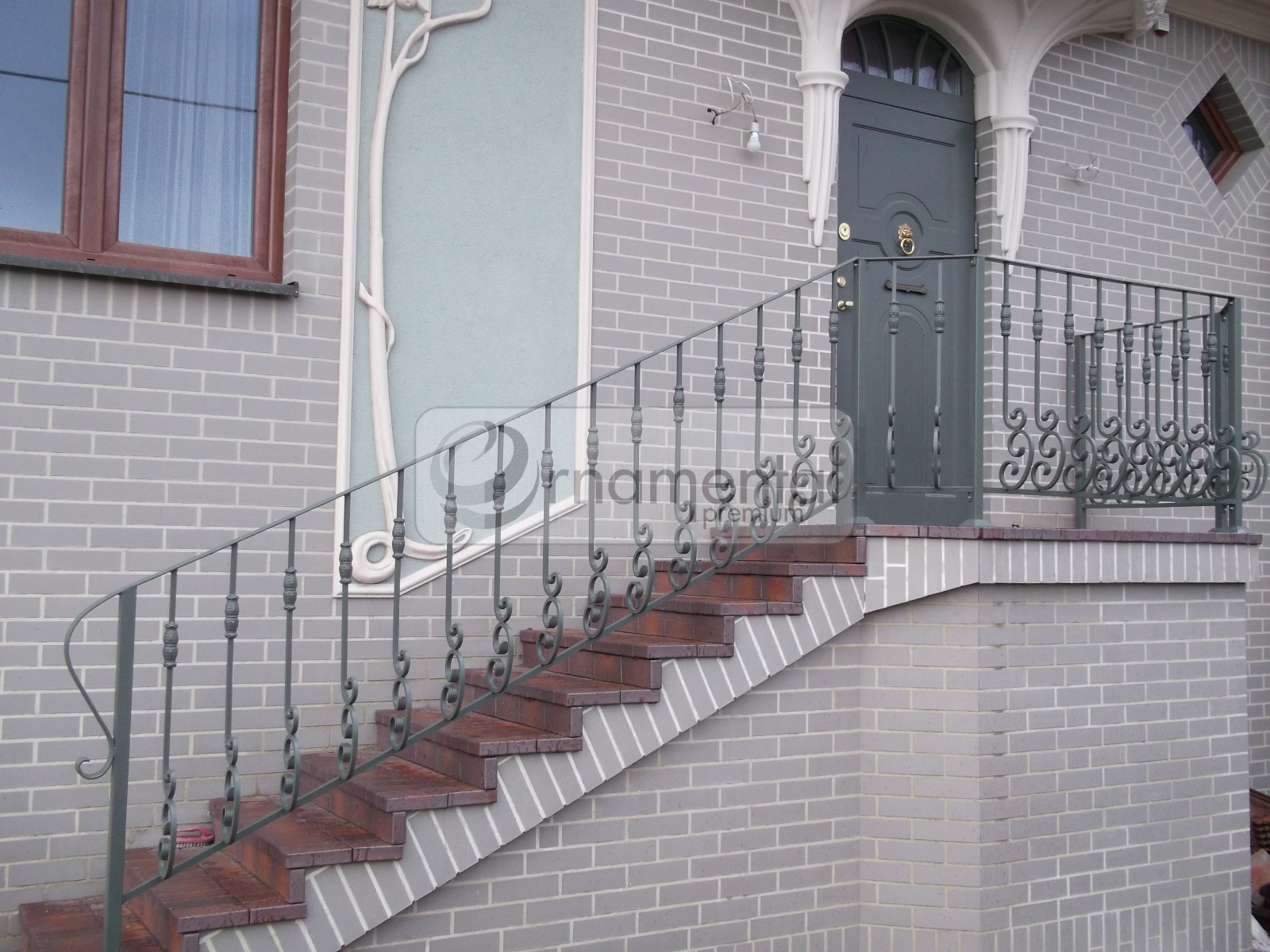 Балюстрады, балкон и ворота для частного дома