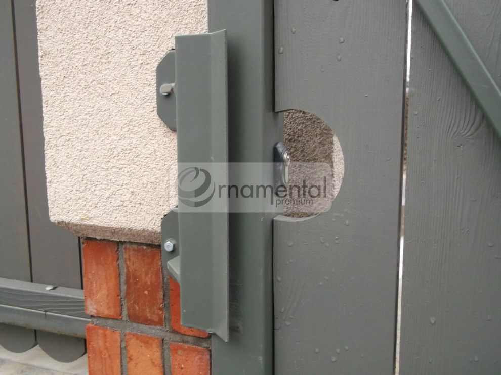 Балюстрады, балкон и ворота для частного дома