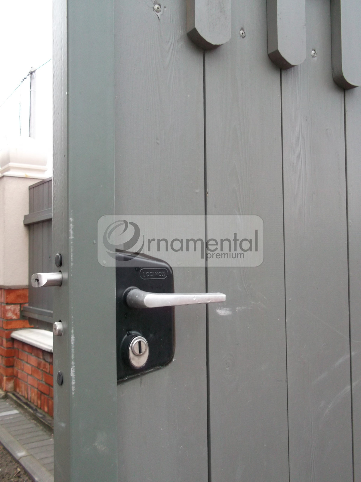 Балюстрады, балкон и ворота для частного дома