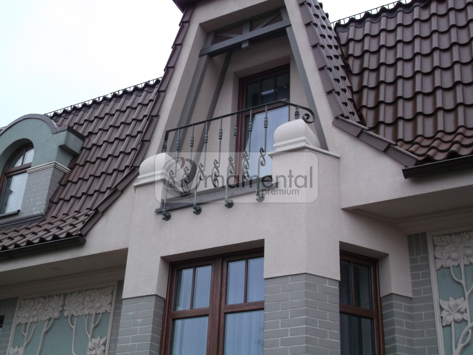 Балюстрады, балкон и ворота для частного дома