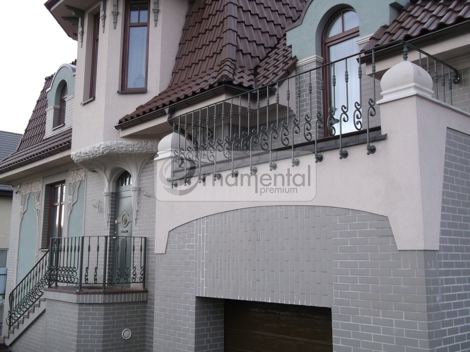 Балюстрады, балкон и ворота для частного дома