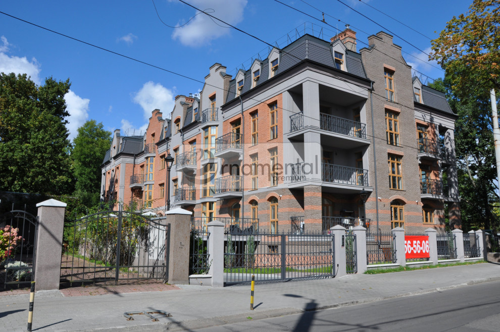 Балконы, ворота и балюстрады для многоквартирного дома