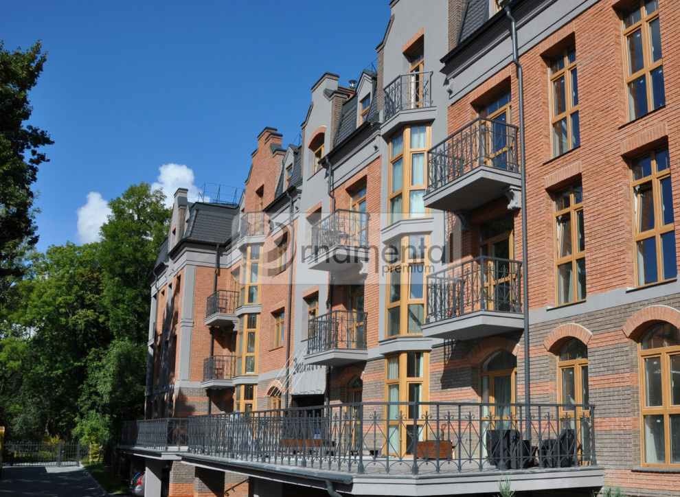 Балконы, ворота и балюстрады для многоквартирного дома