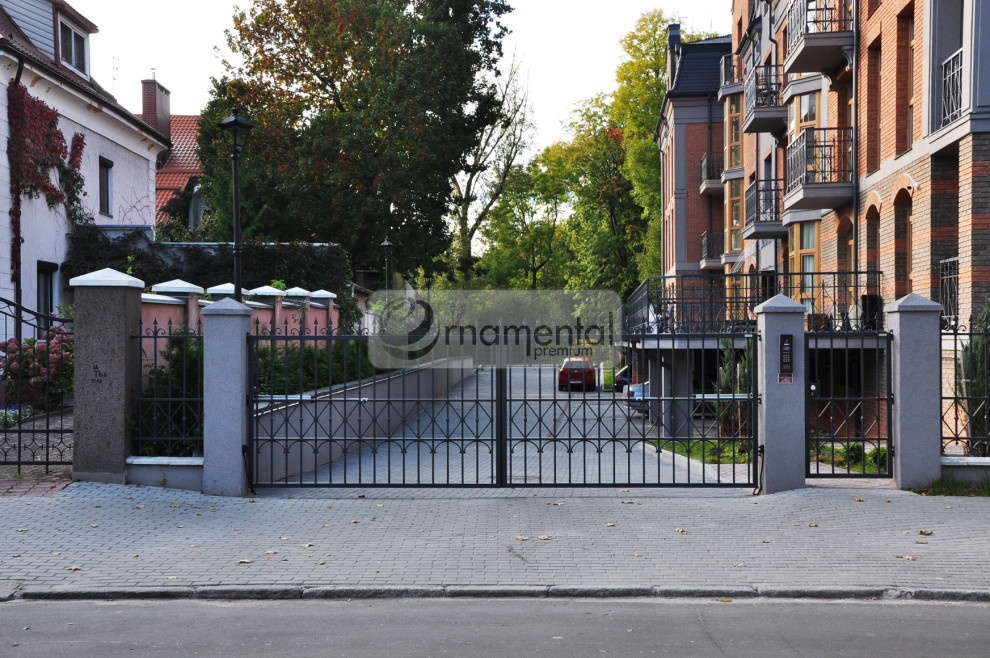 Балконы, ворота и балюстрады для многоквартирного дома