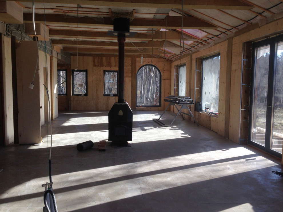 Дом такой тёплой, что всю зиму смог отапливаться с одной дровяной печи.