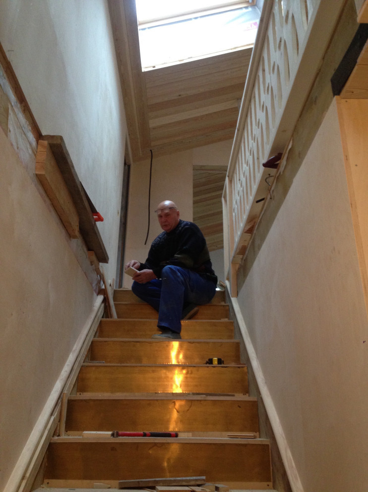 Лестница: латунь, лиственница, берёзовая фанера