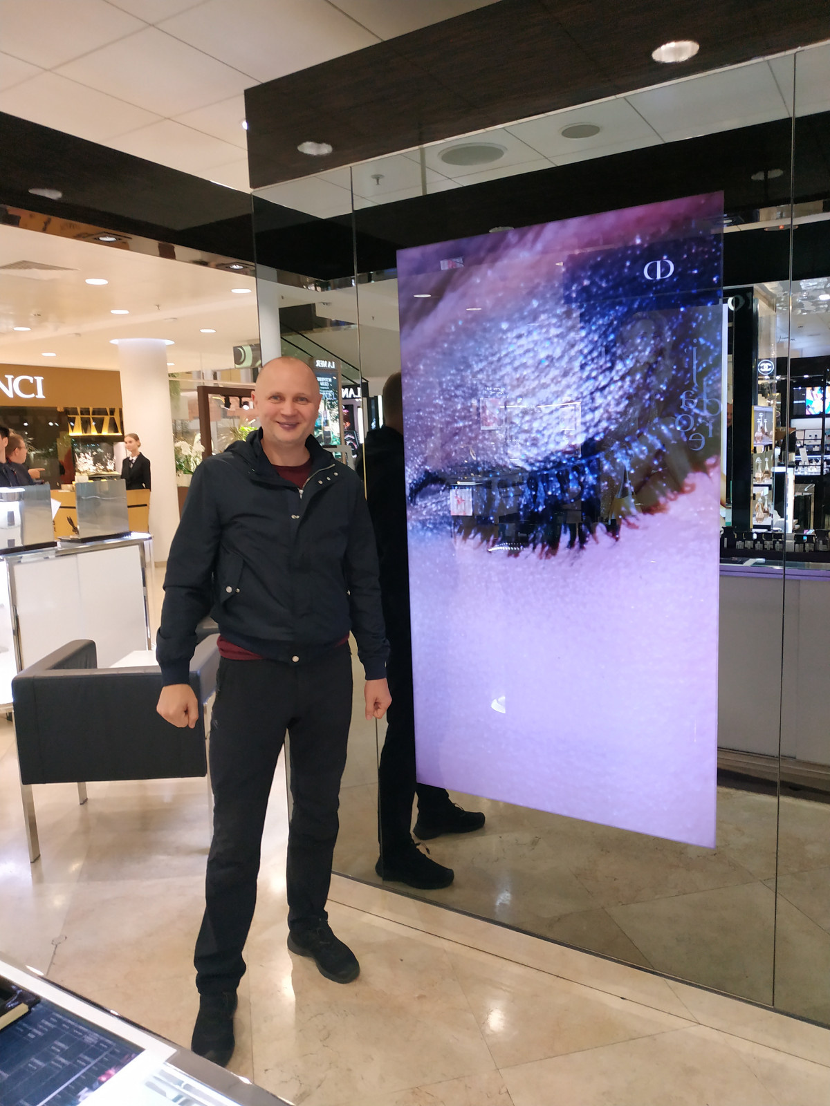 Теле-зеркало для коммерческих помещений