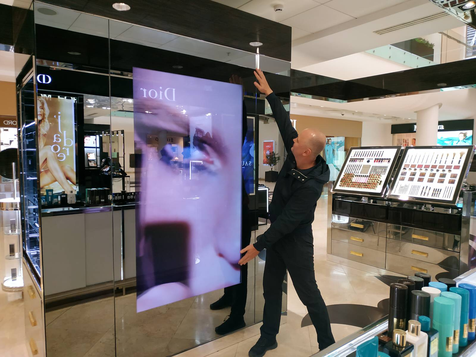 Теле-зеркало для коммерческих помещений