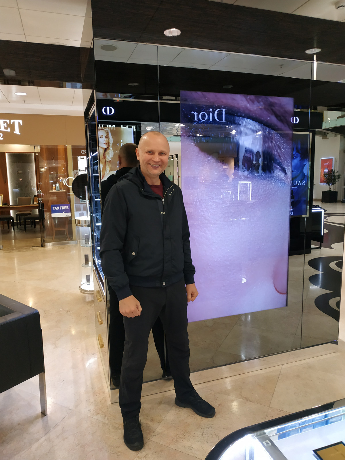 Обложка проекта: Теле-зеркало для коммерческих помещений