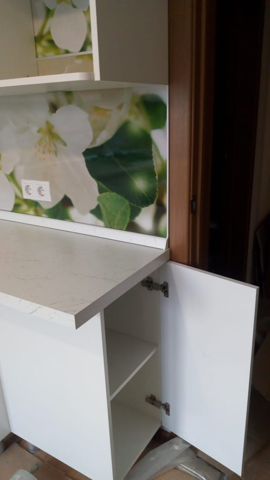 Кухня акриловая с газовым котлом