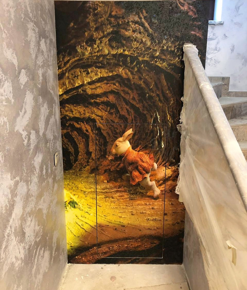 Фото в процессе монтажа фресок La Stanza в частном загородном доме