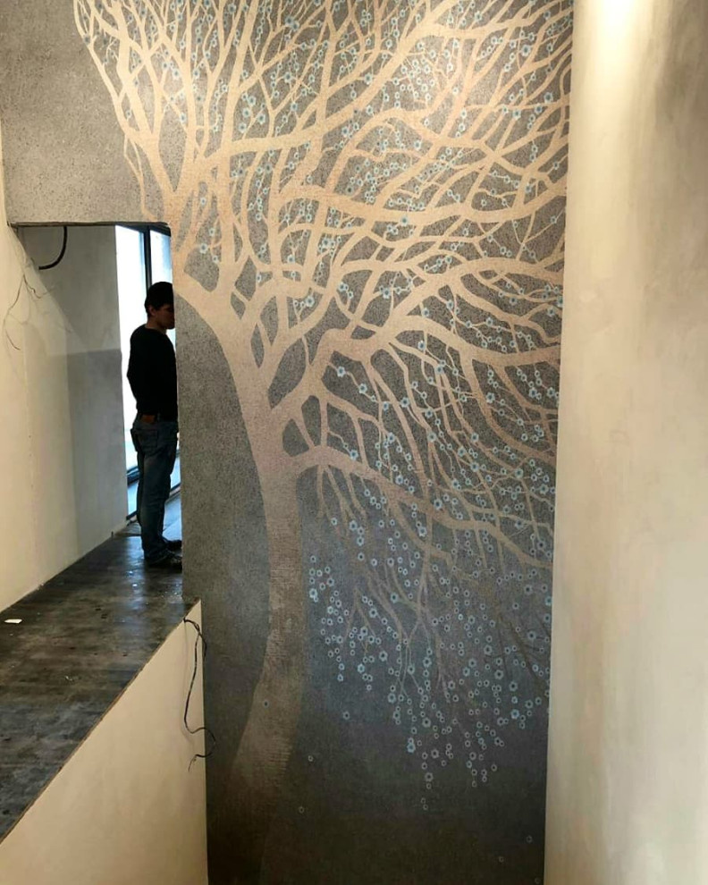 Фото в процессе монтажа фресок La Stanza в частном загородном доме