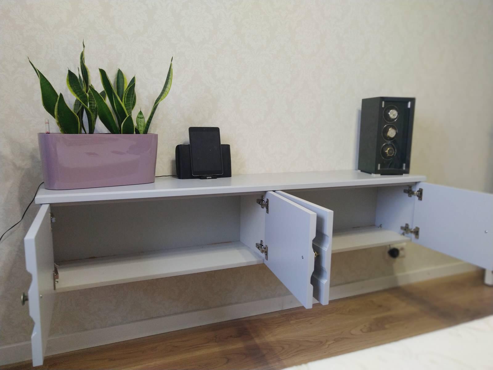 Классичейский шкаф и подвесная тумба на заказ