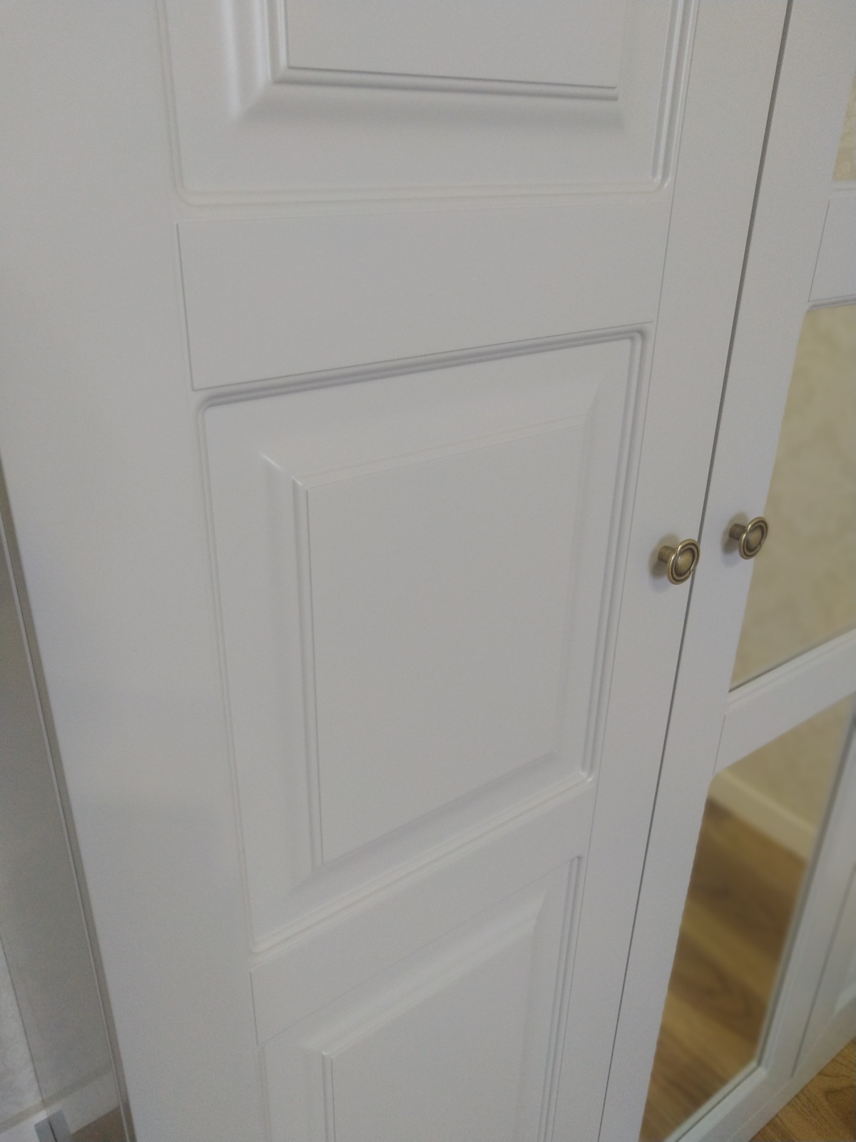 Классичейский шкаф и подвесная тумба на заказ