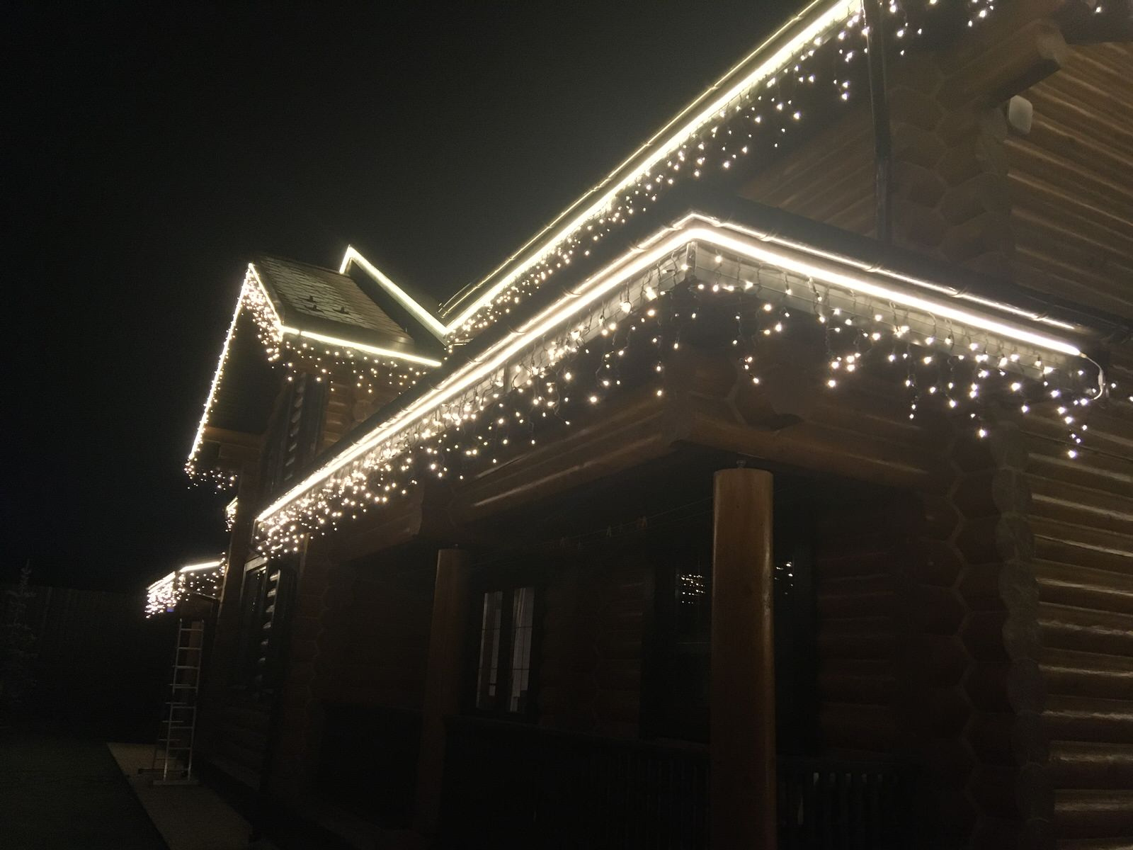 Новогоднее освещение загородного дома