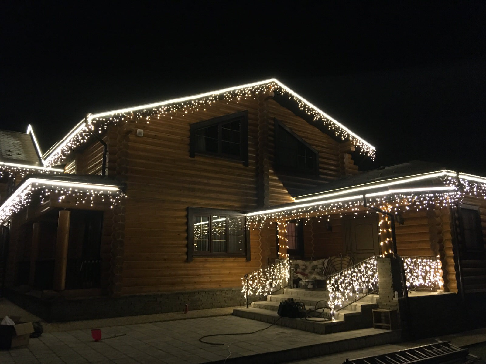 Новогоднее освещение загородного дома