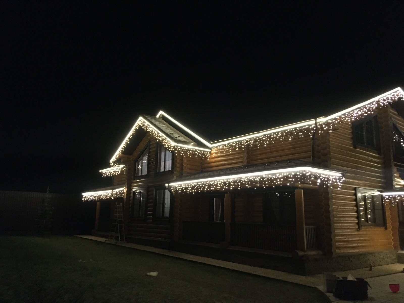 Новогоднее освещение загородного дома
