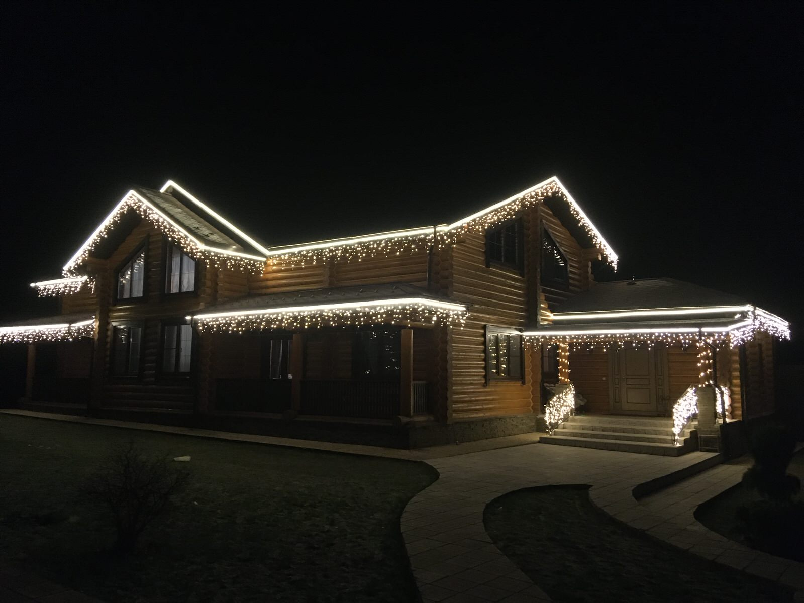 Новогоднее освещение загородного дома