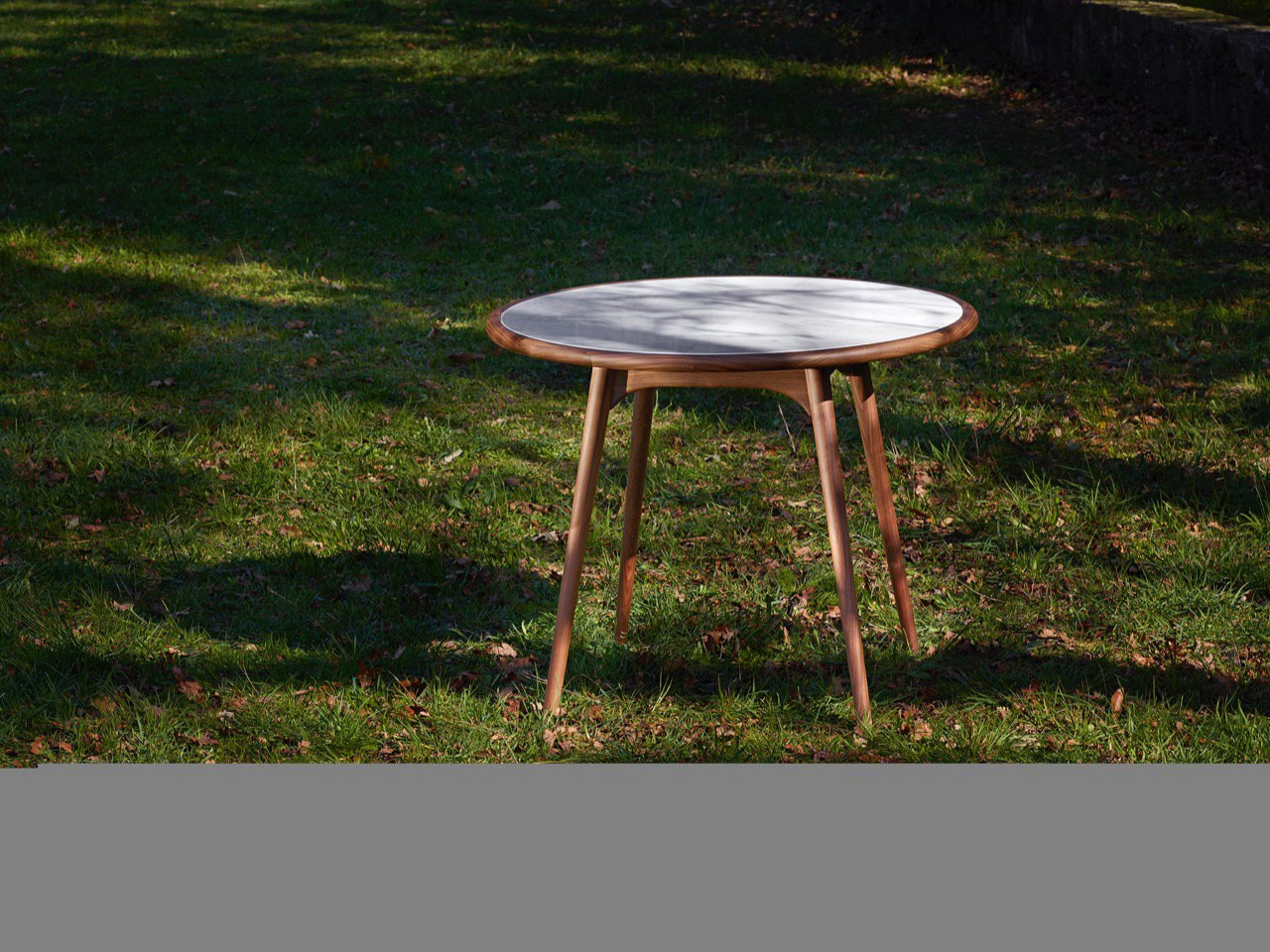 Tejo round center table