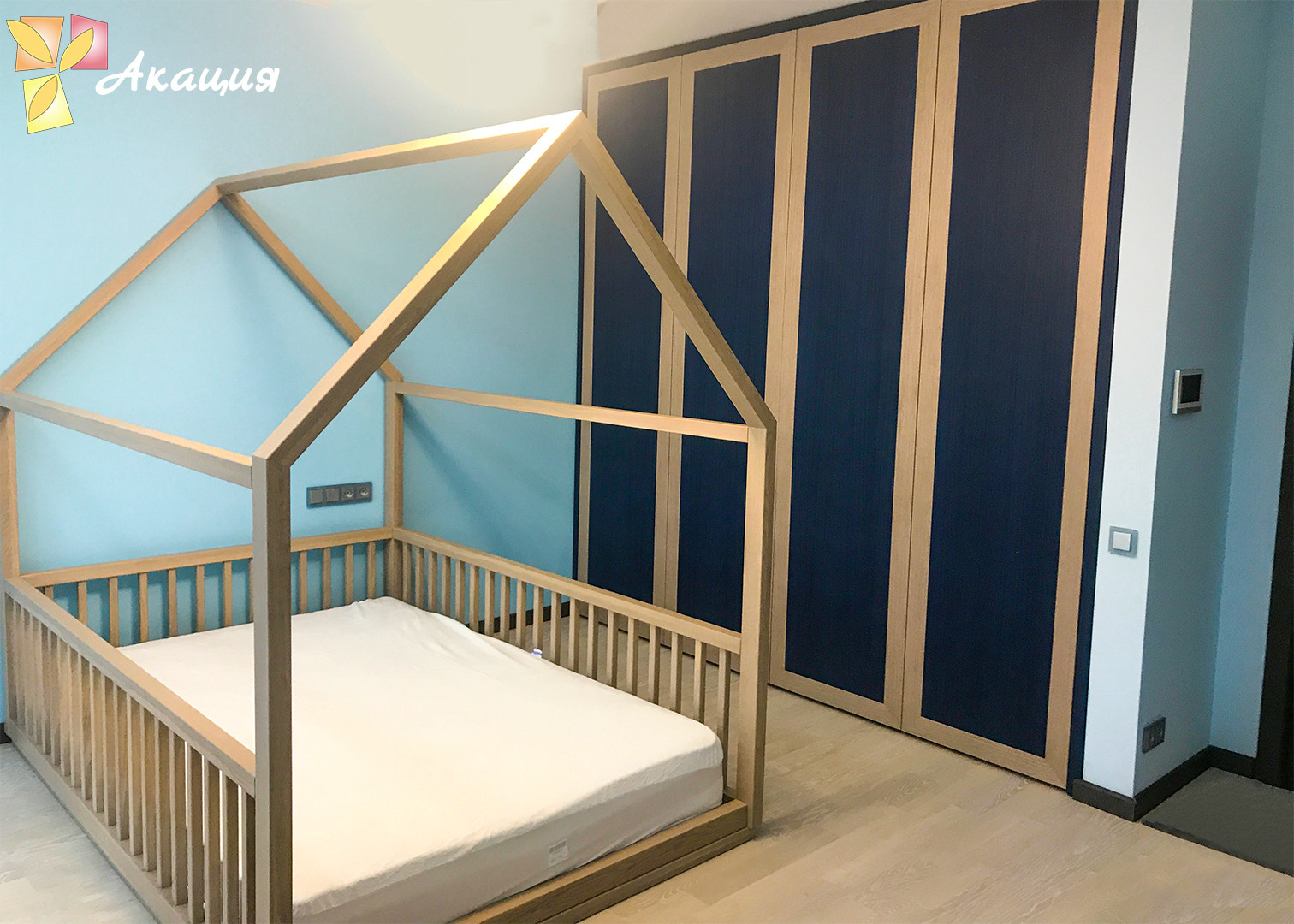 Кровать со встроенным шкафом