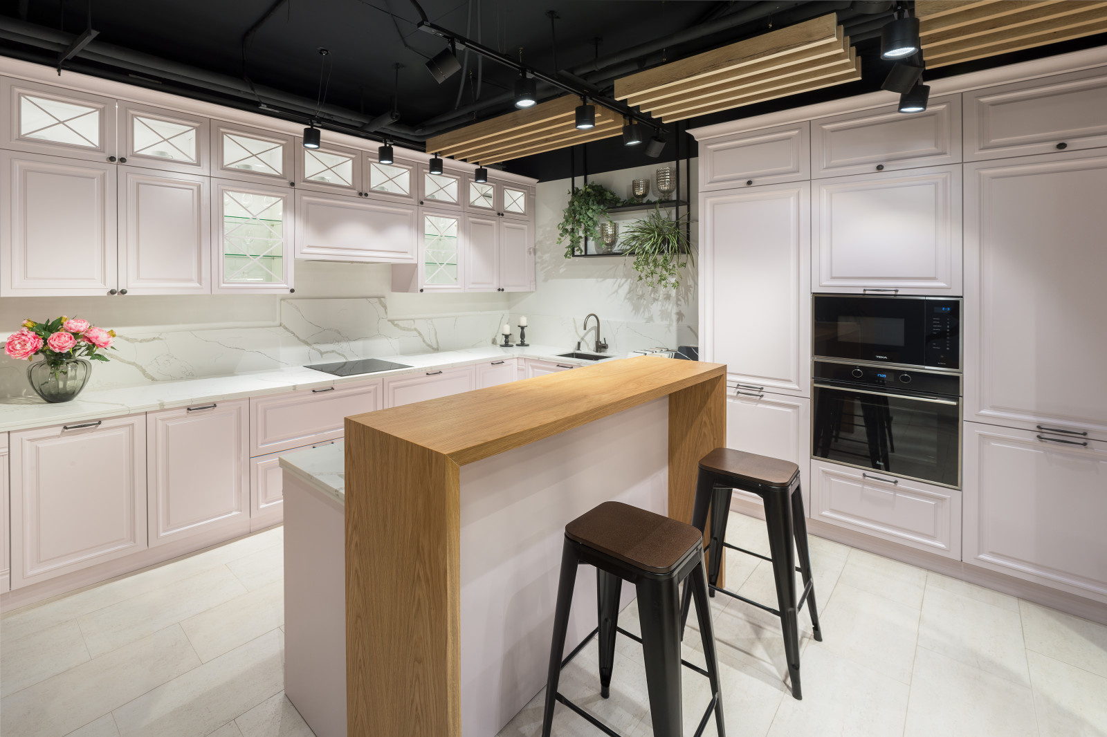 Шоурум салона кухонь Станнум