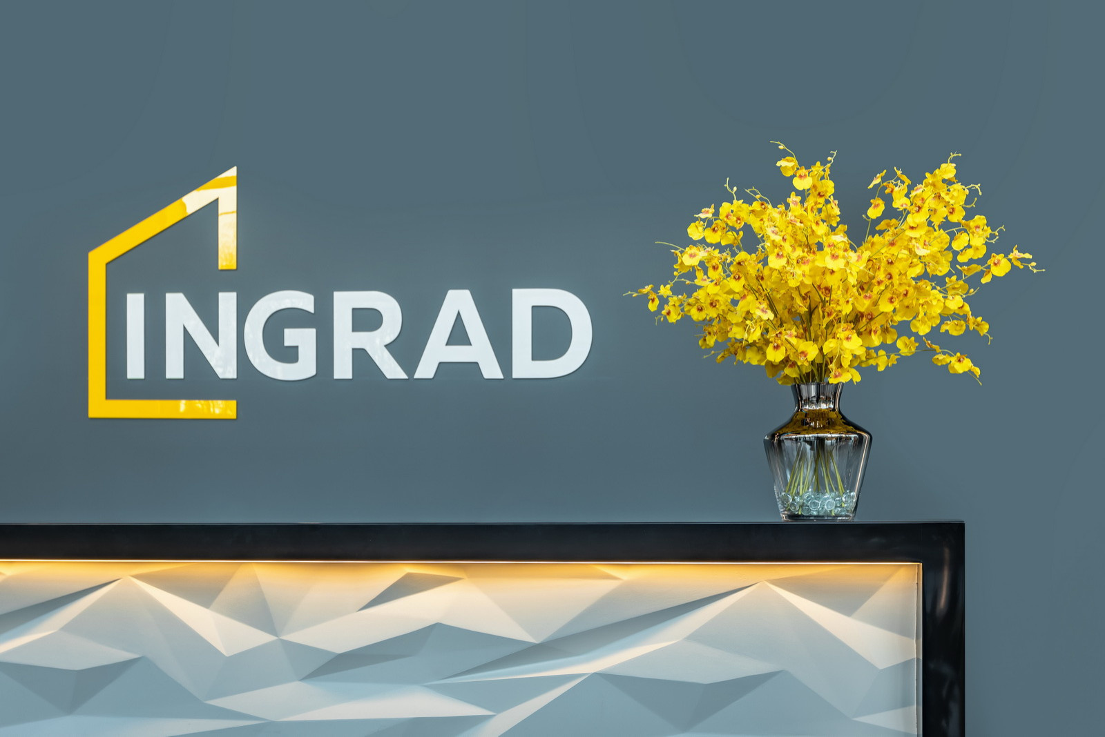 Цветочные композиции для украшения интерьеров домов, квартир и офисов.