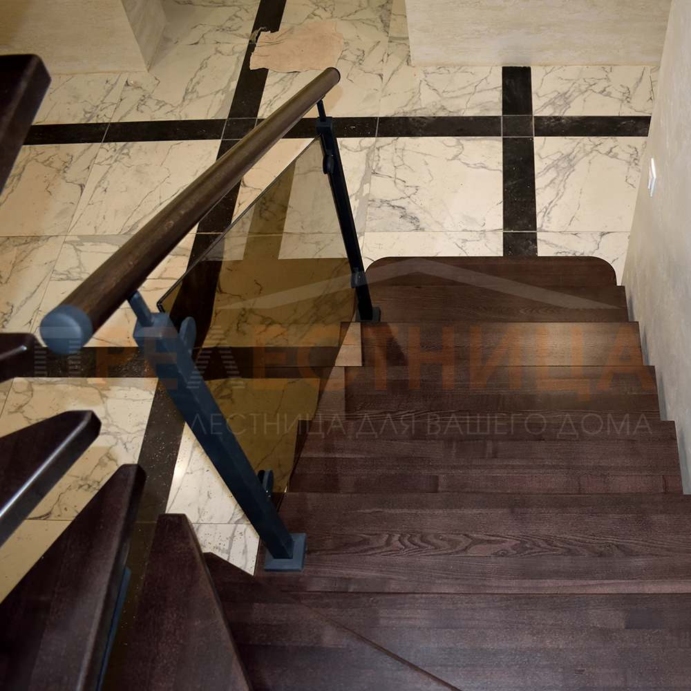 Лестница серии Ассоль с стеклянным ограждением