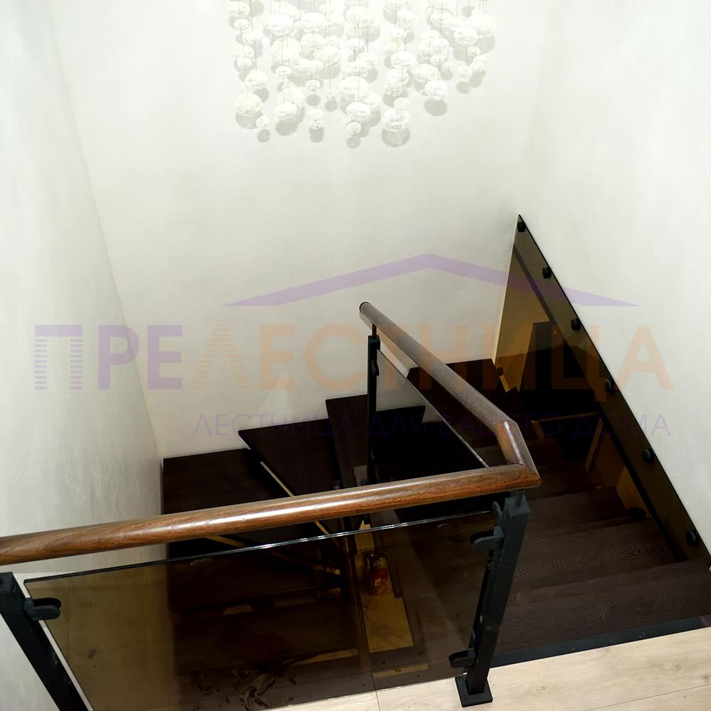 Лестница серии Ассоль с стеклянным ограждением