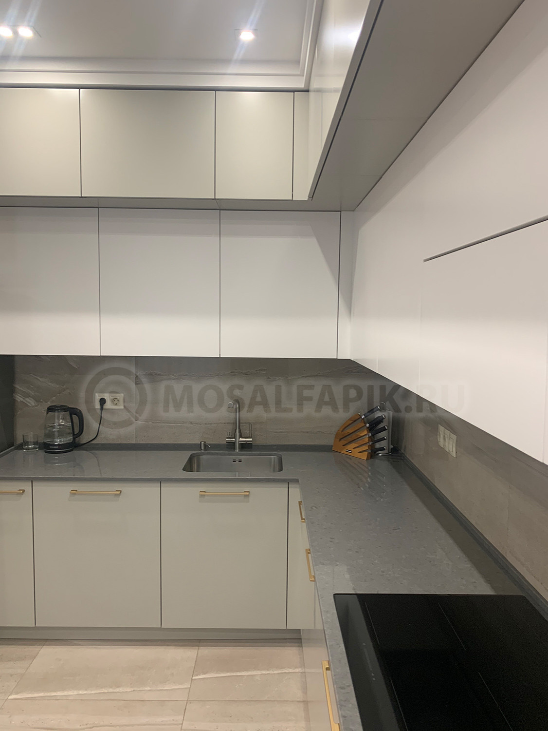 Кухня с антресолями