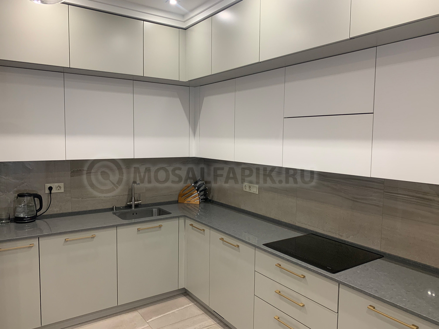 Кухня с антресолями