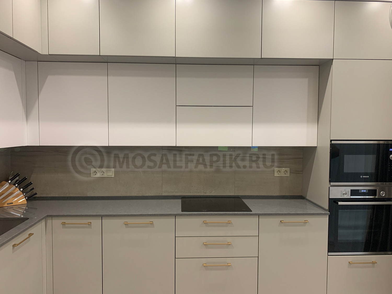 Кухня с антресолями