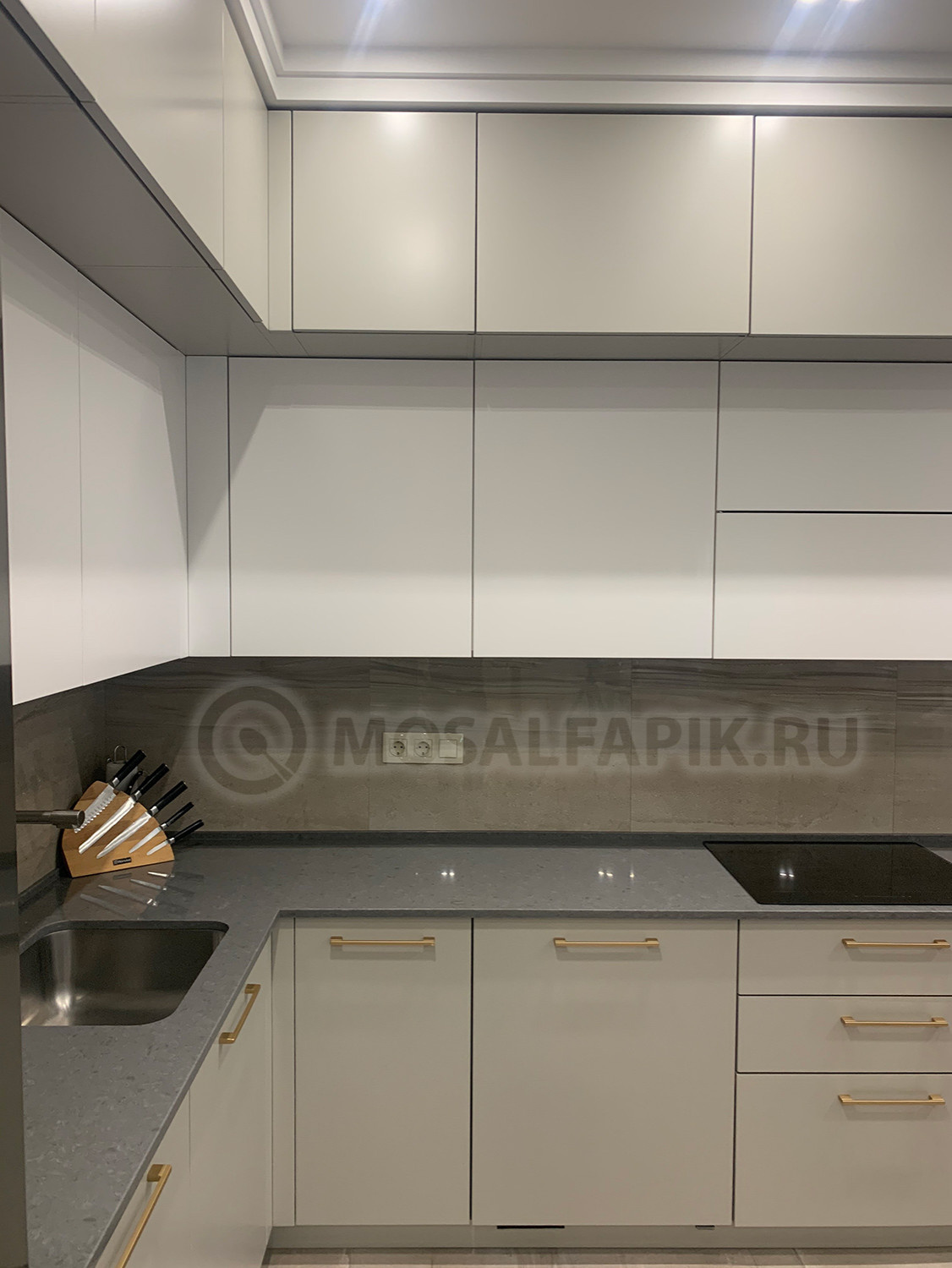 Кухня с антресолями