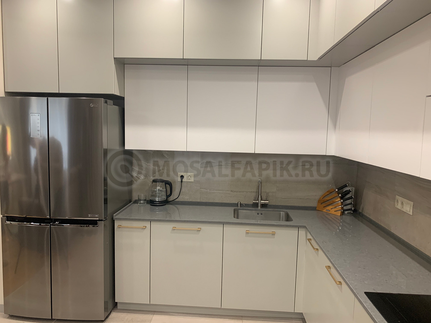 Кухня с антресолями