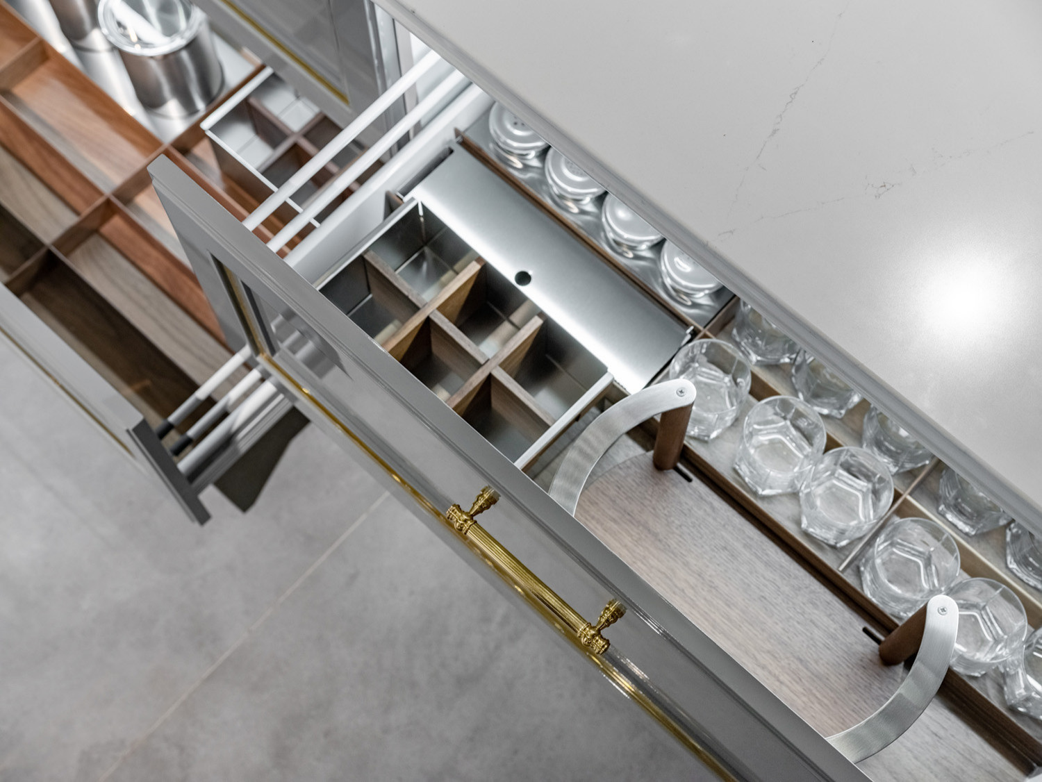 Кухня в латуни