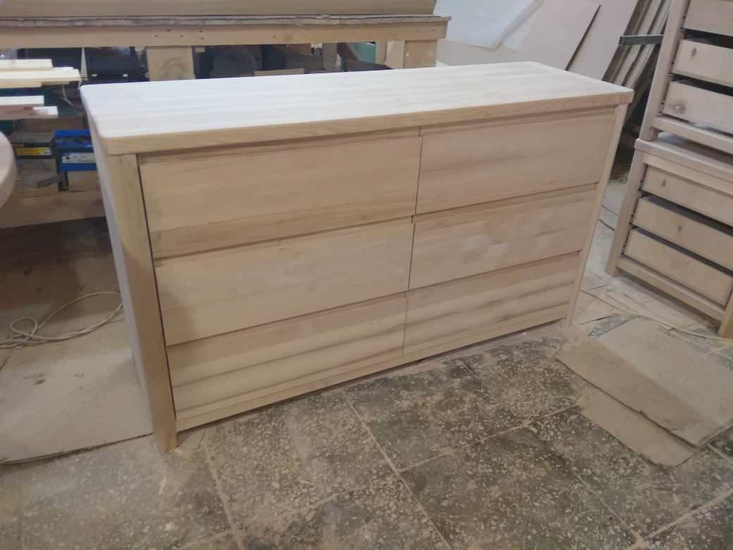Комод из массива бука