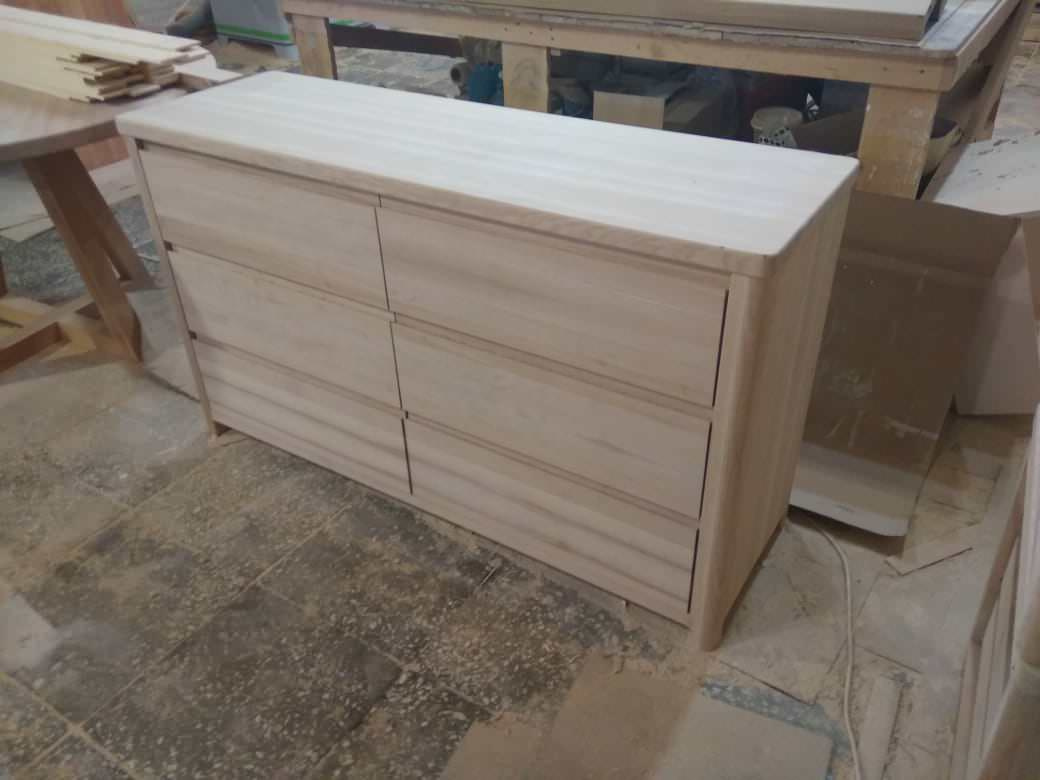 Комод из массива бука