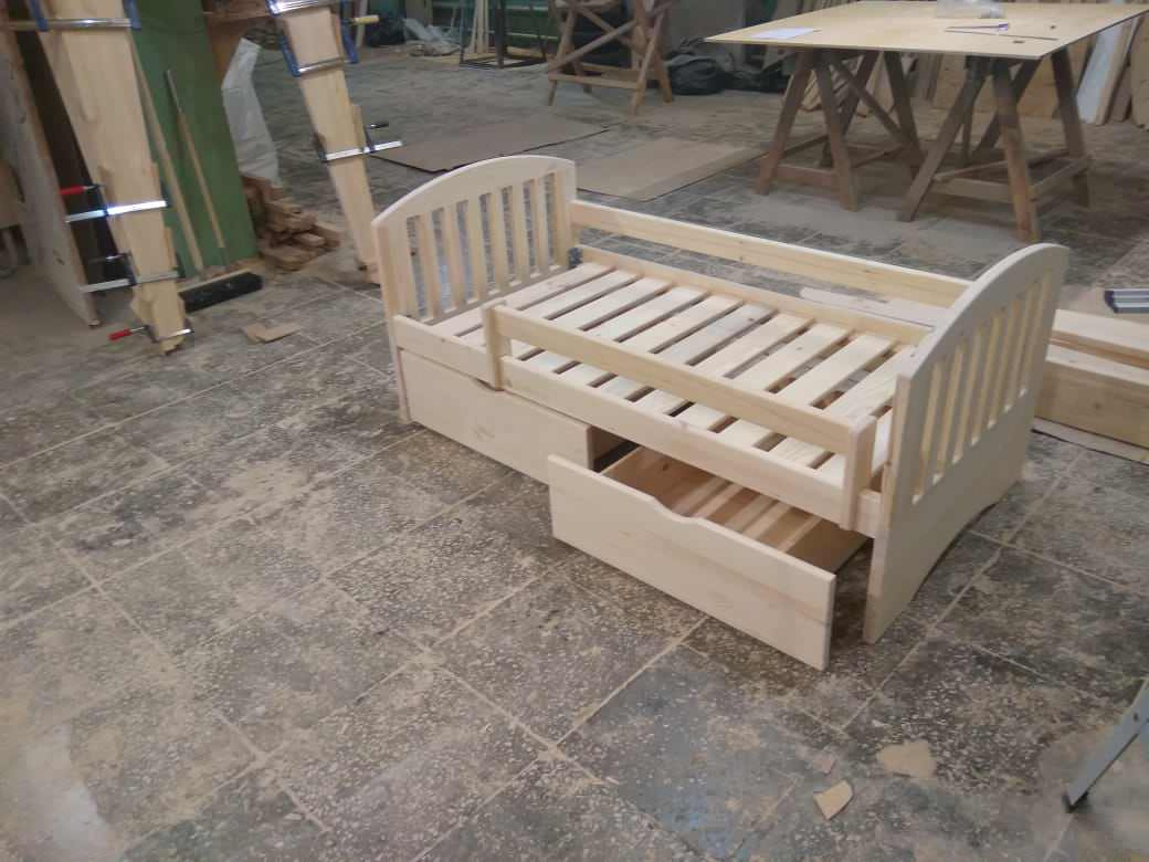 Обложка проекта: Детская кровать