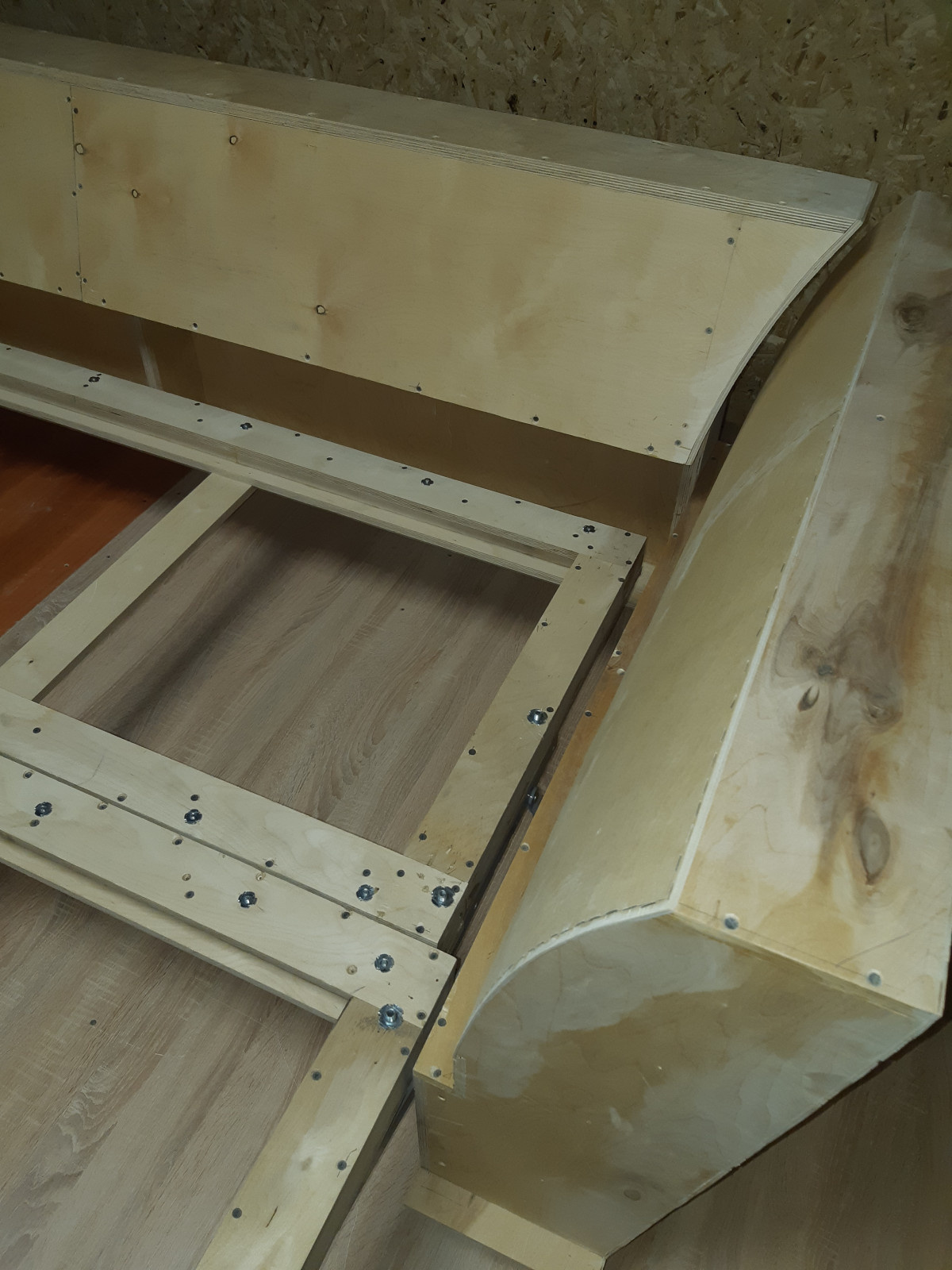 Диван изготовлен по фото