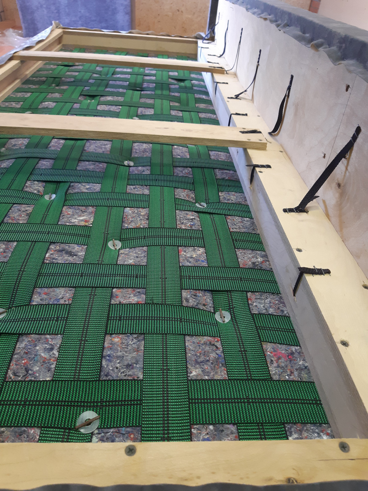 Обложка проекта: Диван изготовлен по фото