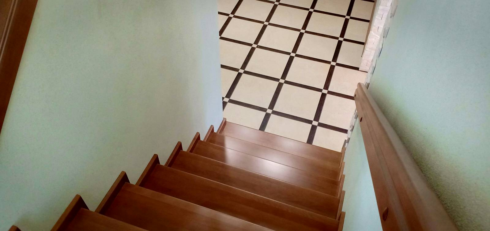 Лестница из массива бука.