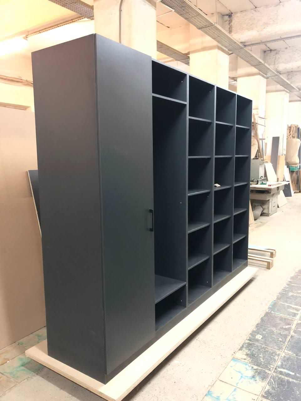 Шкаф в бизнес центр.