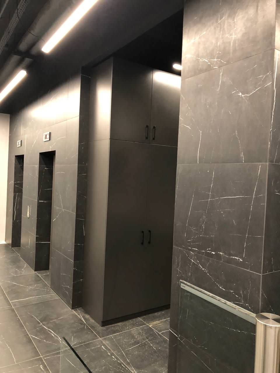 Шкаф в бизнес центр.